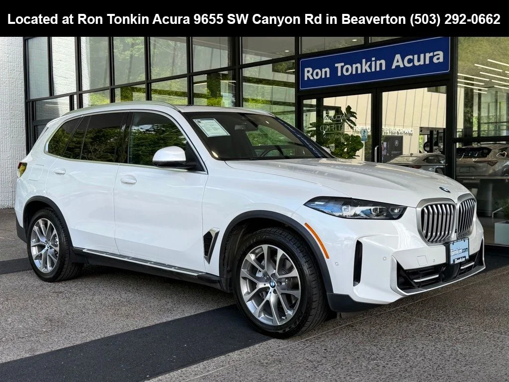 Used 2024 Alpine White BMW xDrive40i image 1