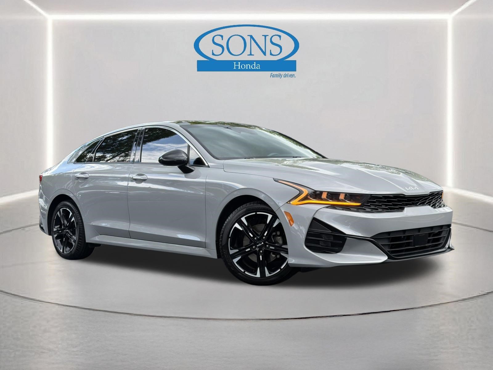Used 2024 Wolf Gray Kia GT-Line image 1
