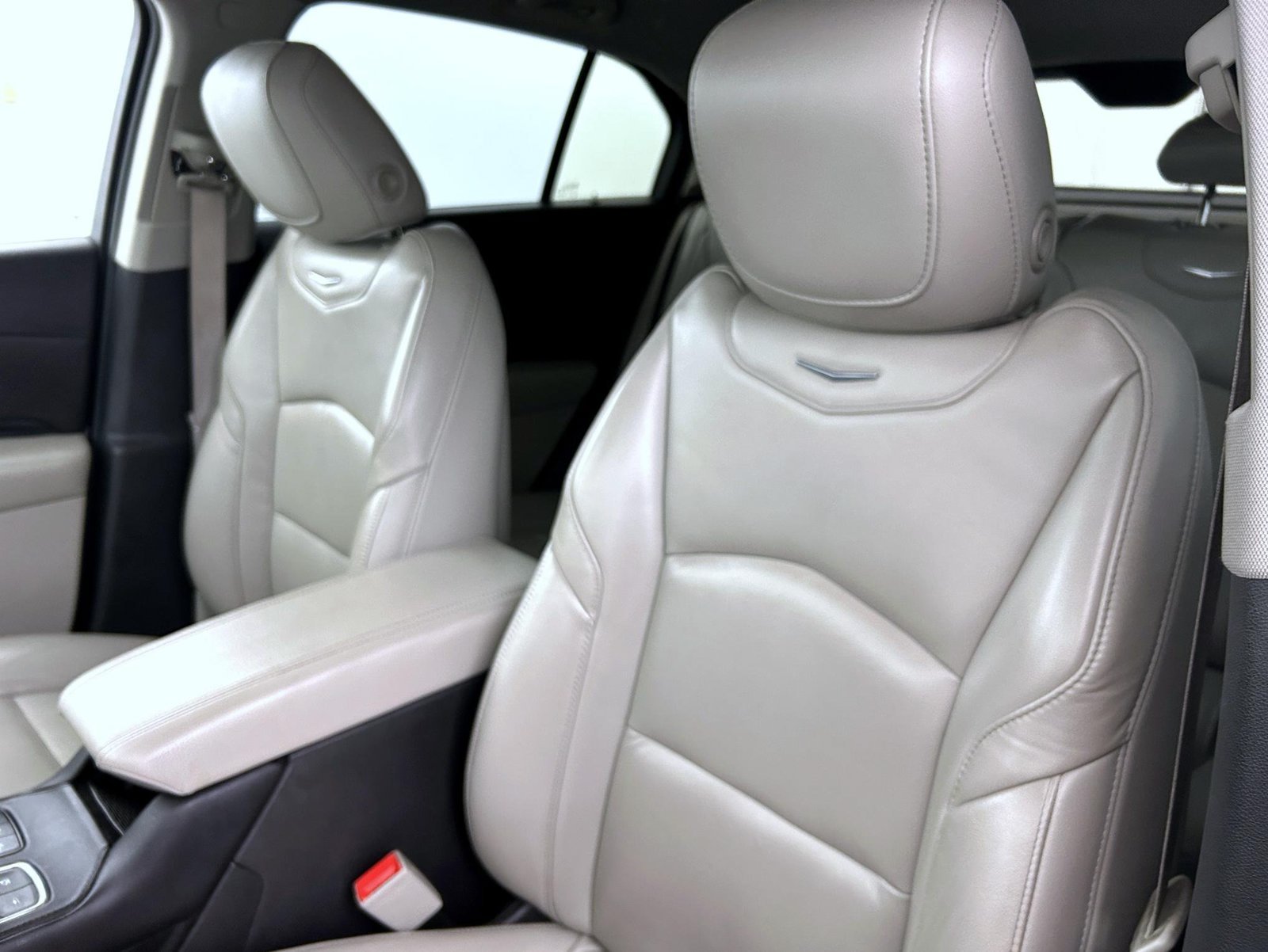 Used 2019 White Cadillac Premium Luxury image 15