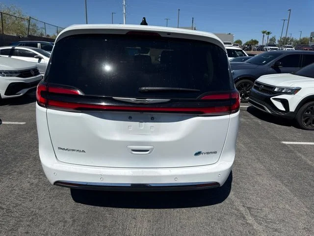 Used 2024 White Chrysler Select image 10