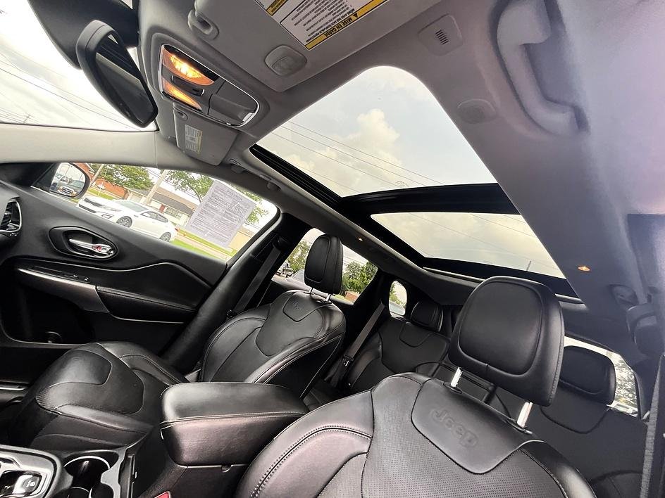 Used 2019 Gray Jeep Limited image 29