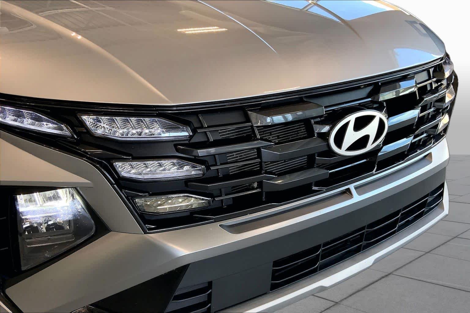Certified Used 2025 Shimmering Silver Hyundai SEL Convenience image 31