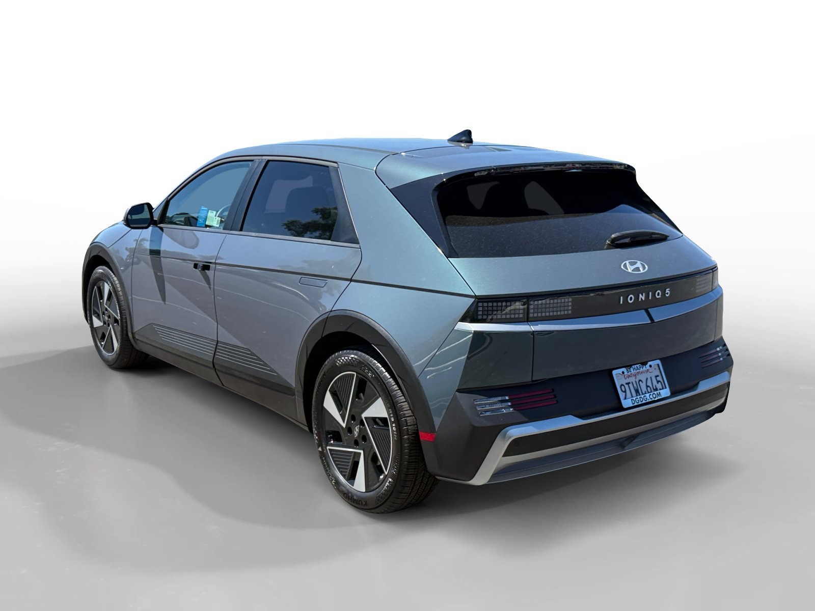 Certified Used 2025 Teal Hyundai SE image 3