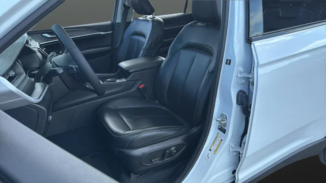 Used 2024 Bright White Clearcoat Jeep Limited image 9