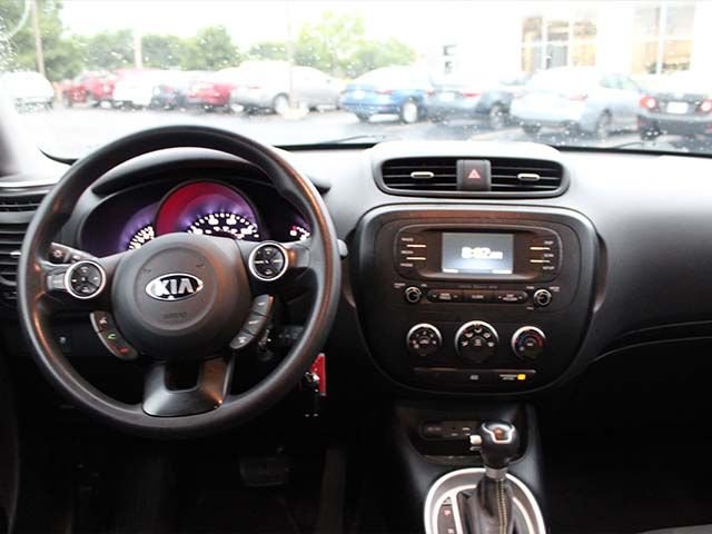 Used 2016 Clear White Kia Plus image 10
