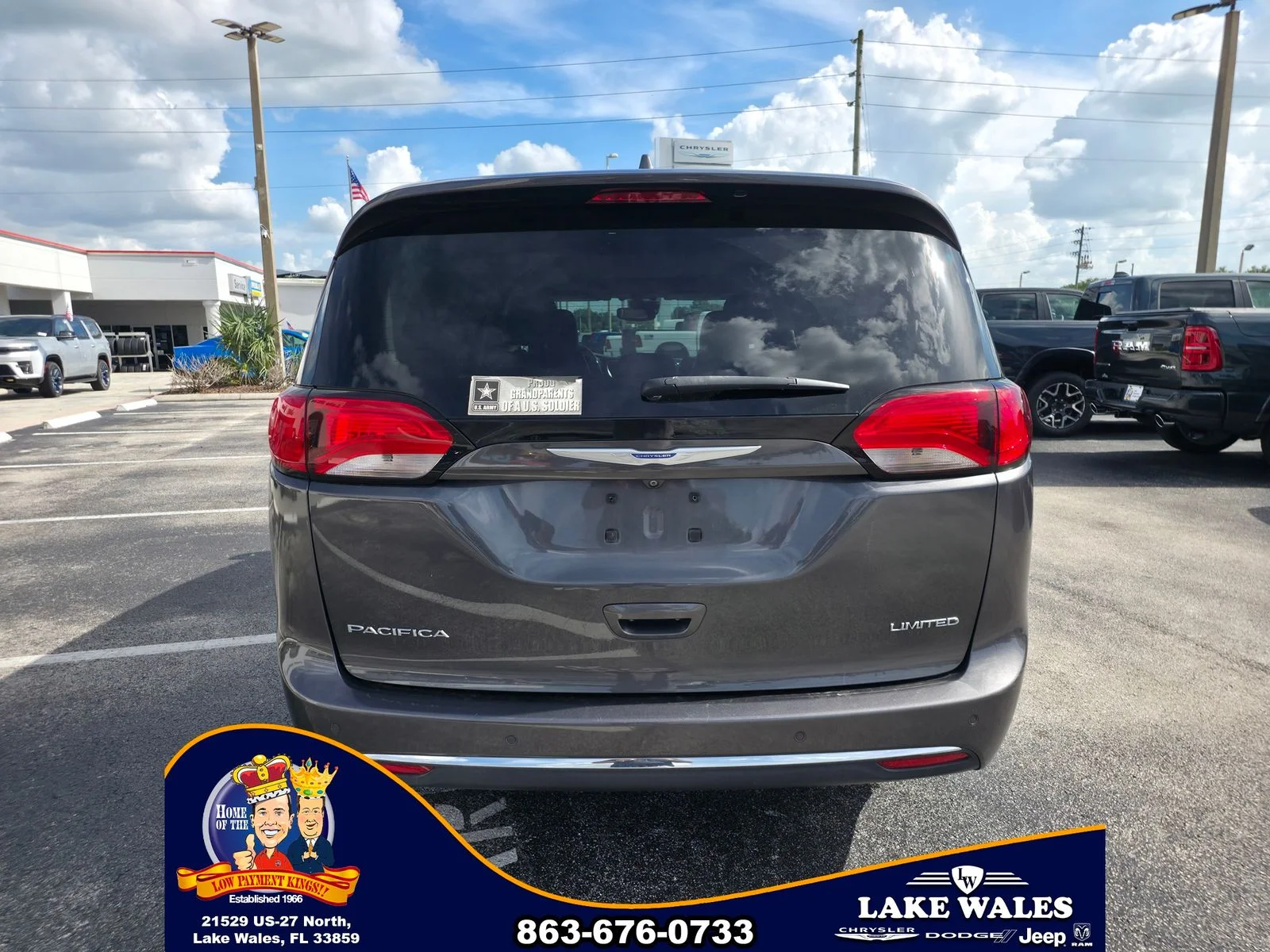 Used 2020 Gray Chrysler Limited image 4