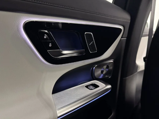 New 2026 MANUFAKTUR Moonlight Whit Mercedes-Benz GLC 300 image 37