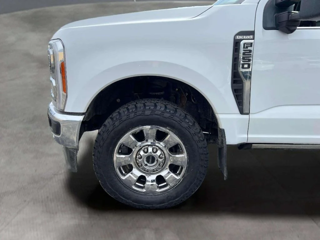 Used 2023 Oxford White Ford King Ranch image 7