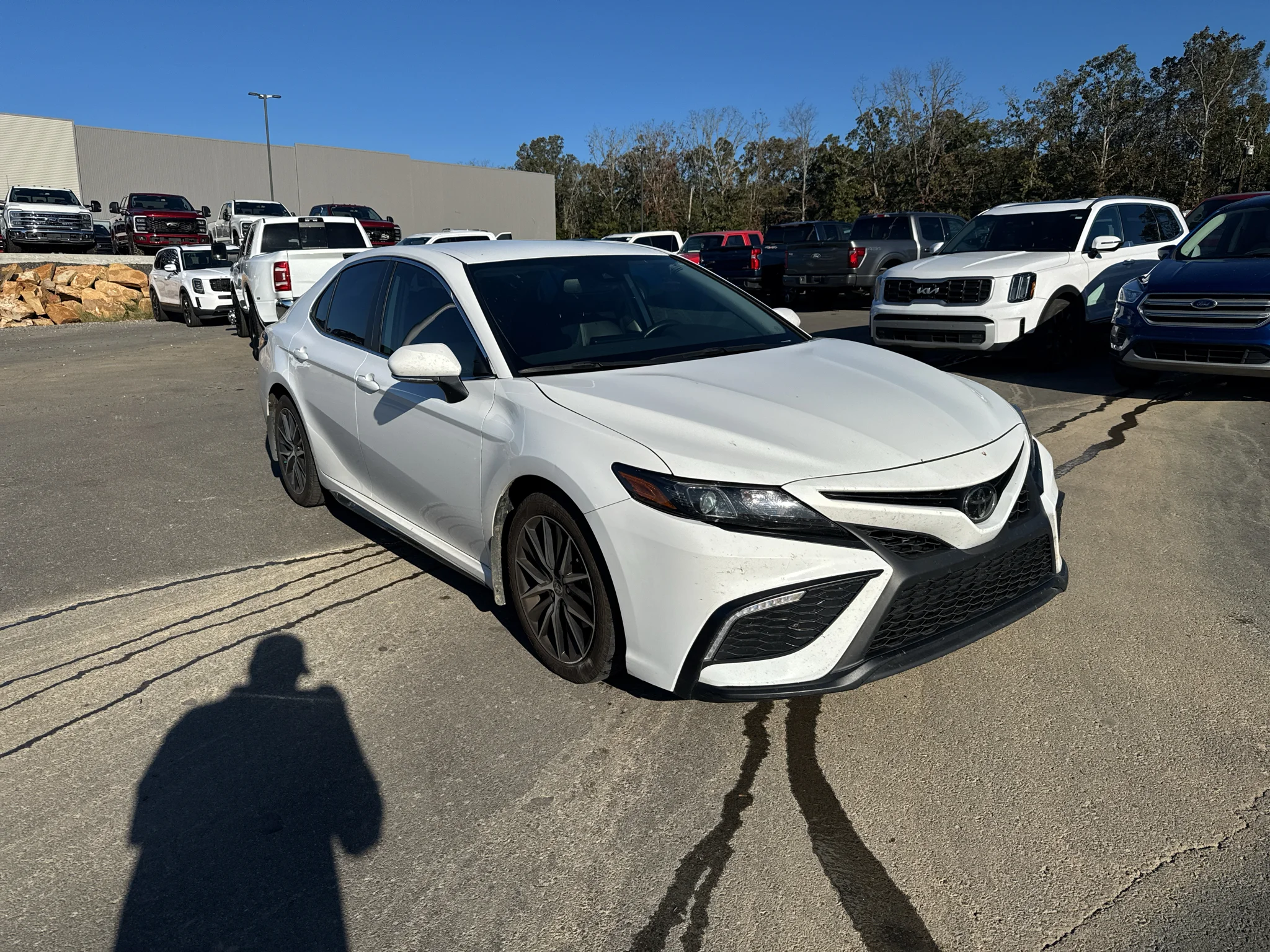 Used 2023 Ice Cap Toyota SE image 3