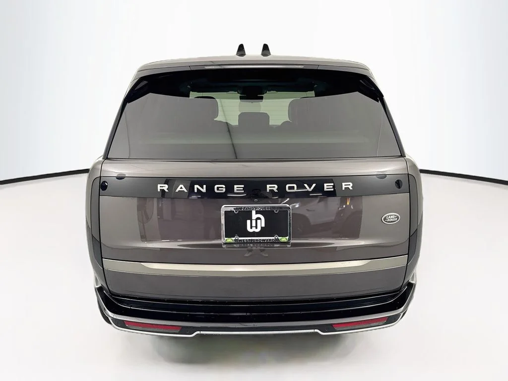Used 2022 Gray Land Rover SE image 6