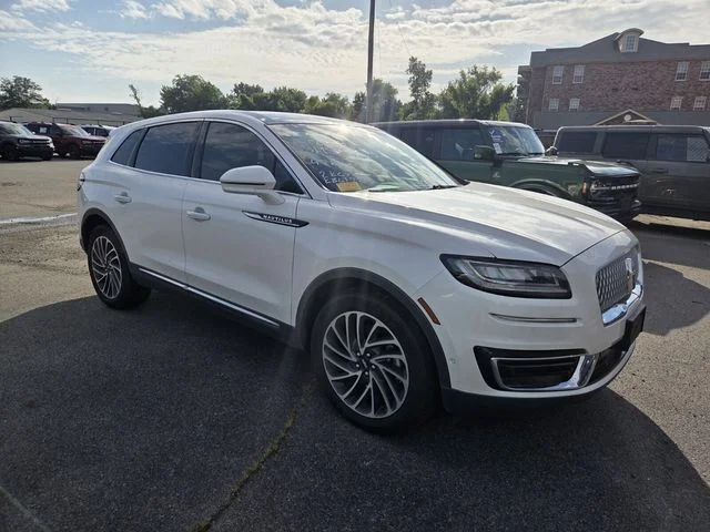 Used 2019 White Lincoln Reserve image 2