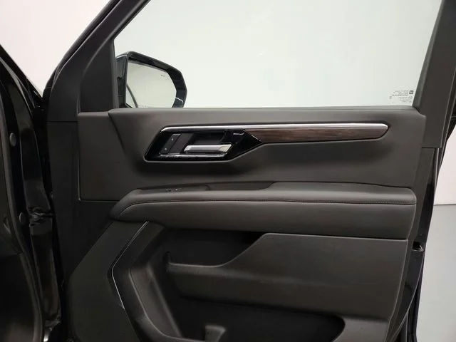 Used 2025 Black Chevrolet LT image 38