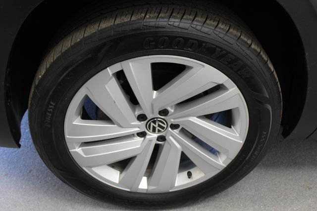 Used 2023 Pyrite Silver Metallic Volkswagen 3.6L V6 SE w/Technology image 12