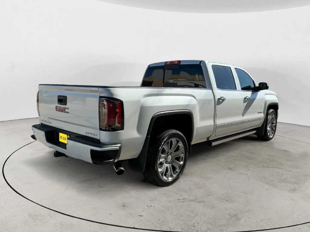 Used 2017 WHITE FROST TRICOAT GMC Denali image 8