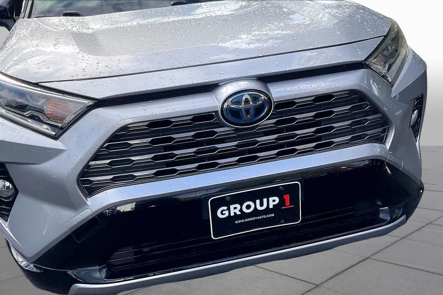 Used 2019 Silver Sky Metallic w/Black Roof Toyota Hybrid XSE image 31