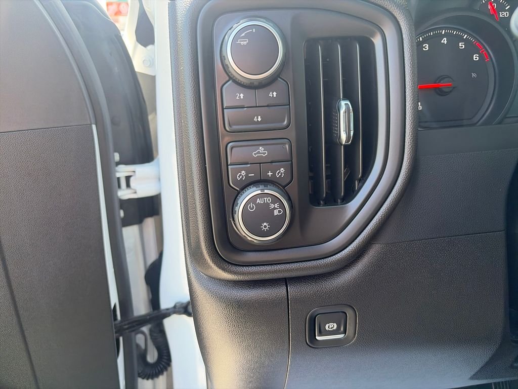 Used 2025 White Chevrolet Custom image 32