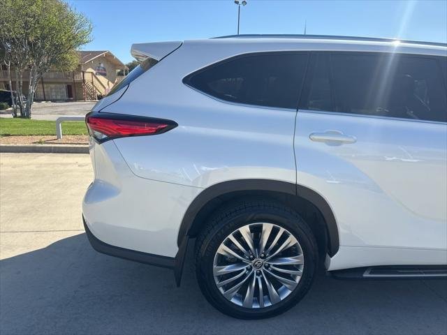Certified Used 2021 BLIZZARD PEARL Toyota  image 9