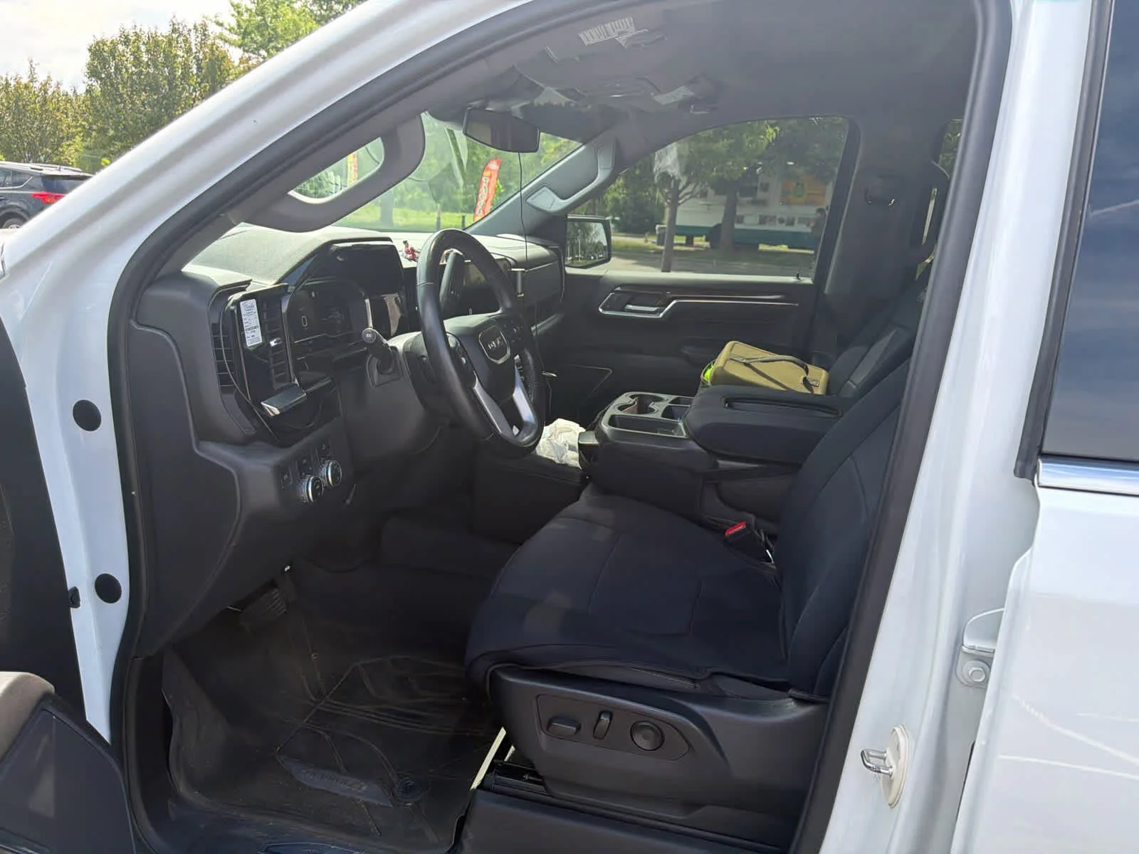 Used 2022 Summit White GMC SLE image 8
