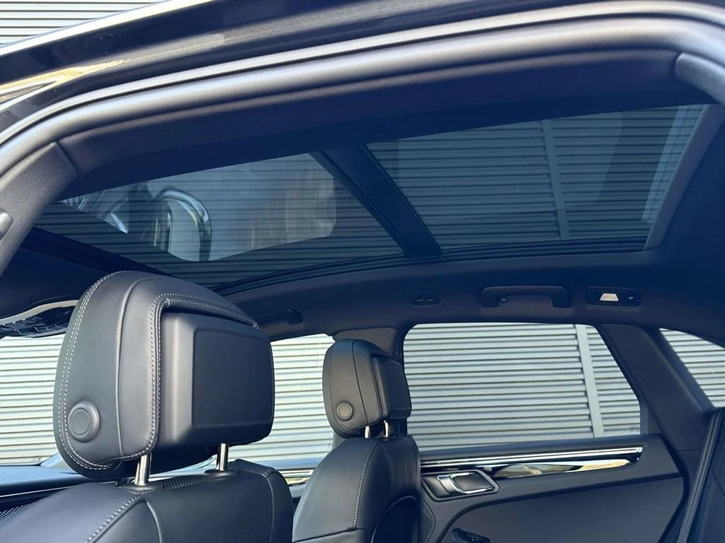 2026 Porsche Macan - Photo 16