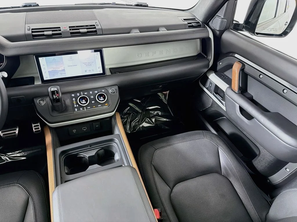 Used 2023 Gray Land Rover X-Dynamic SE image 25