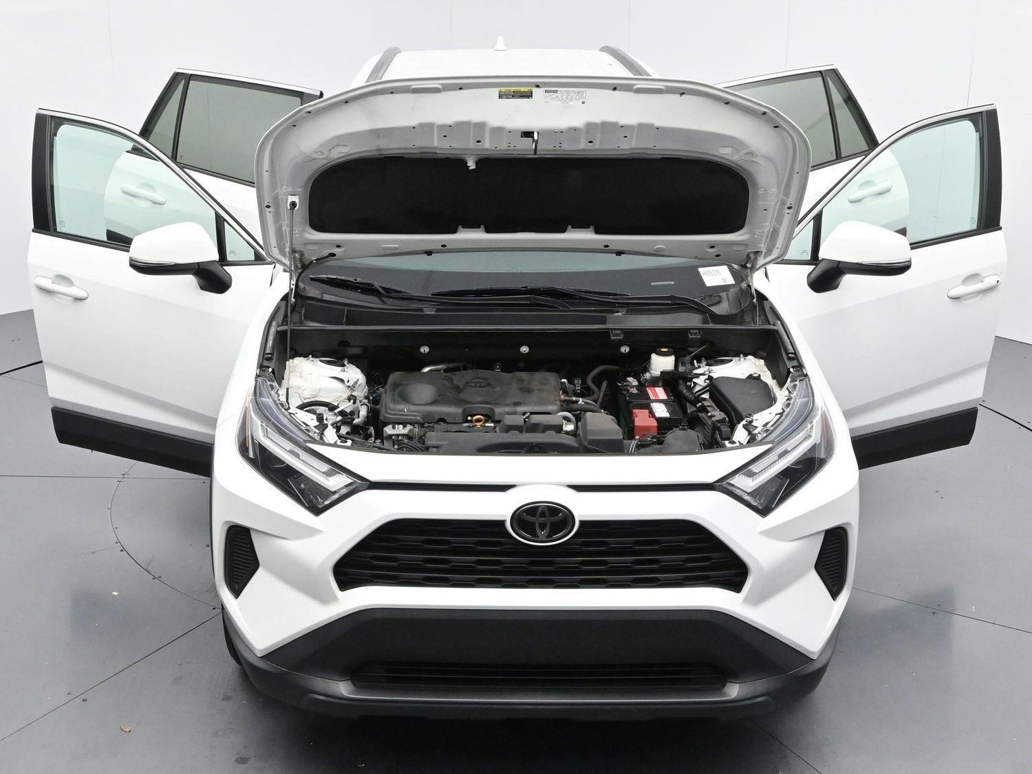 Used 2022 White Toyota XLE image 41