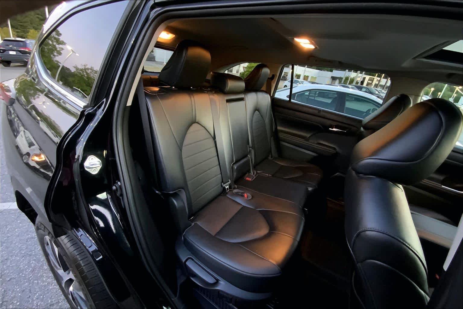 Used 2022 Midnight Black Metallic Toyota Hybrid XLE image 19