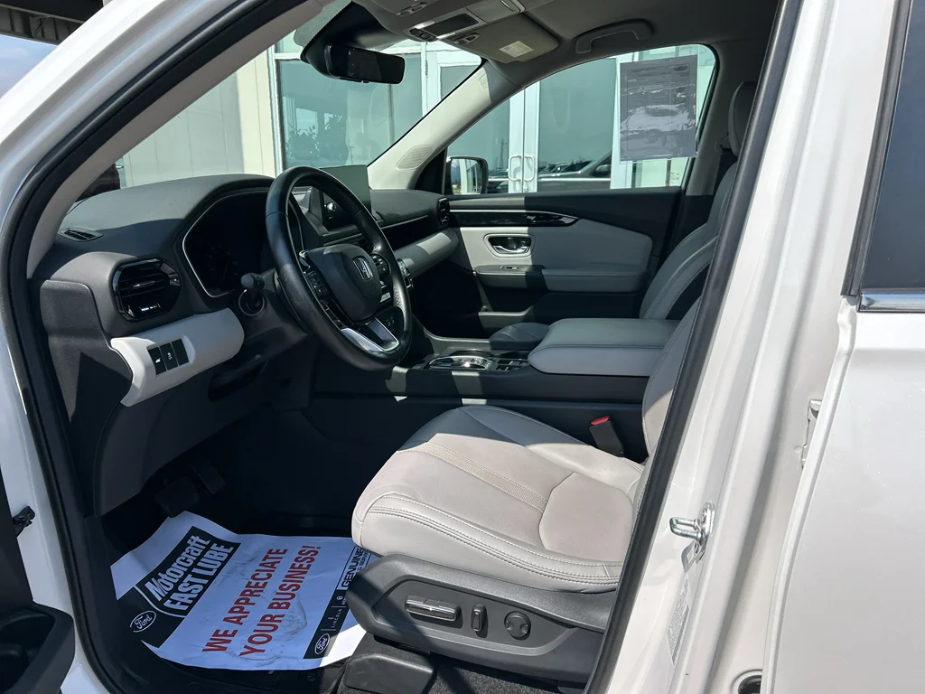 Used 2024 White Honda EX-L 7 Passenger image 6