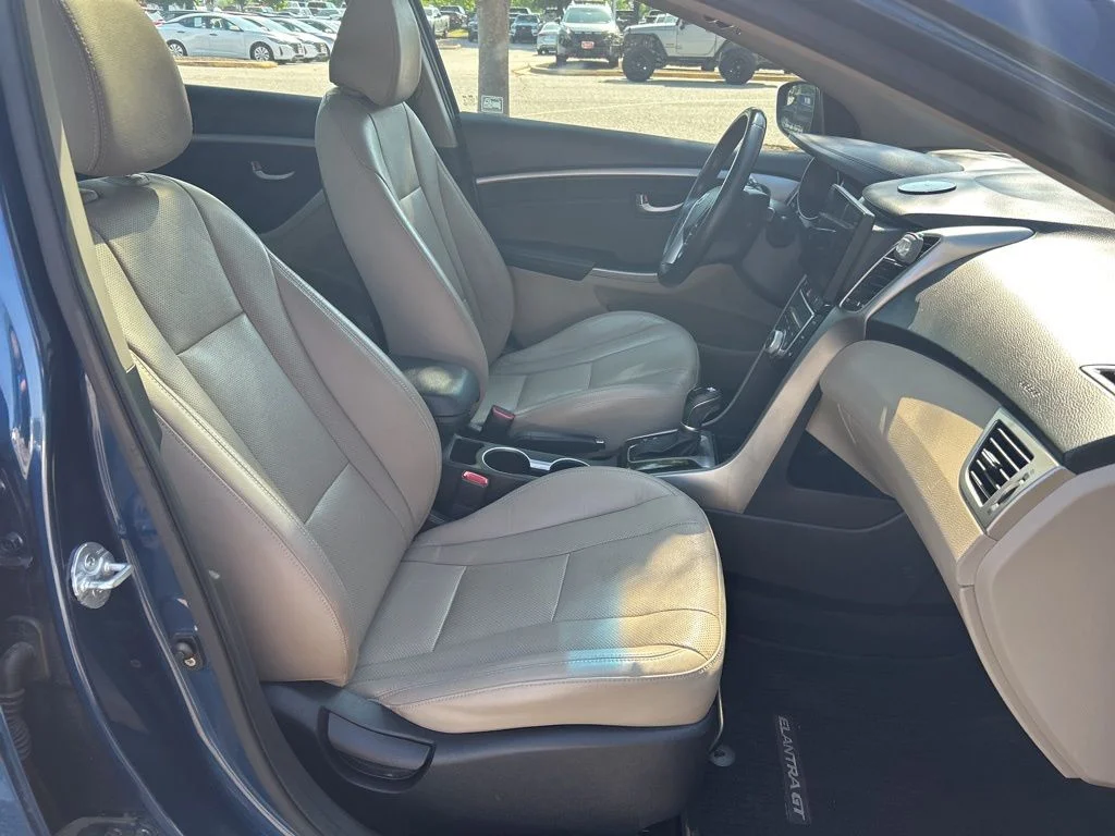 Used 2013 Blue Hyundai Base image 12