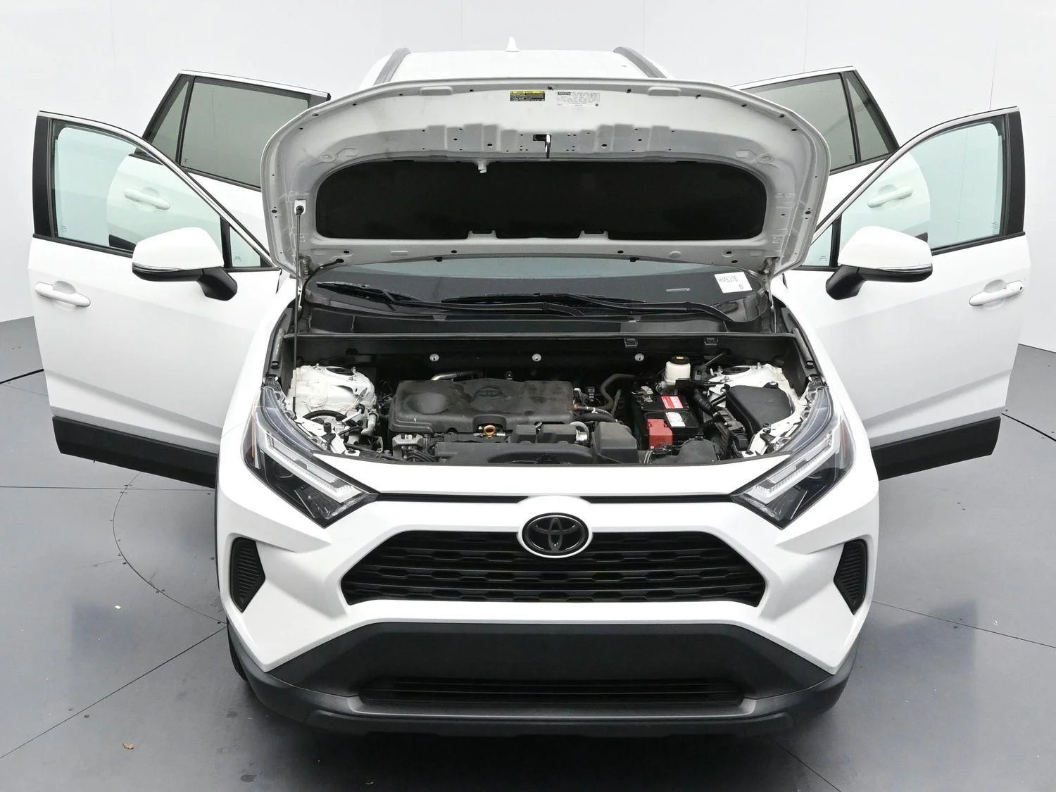 Used 2022 White Toyota XLE image 41