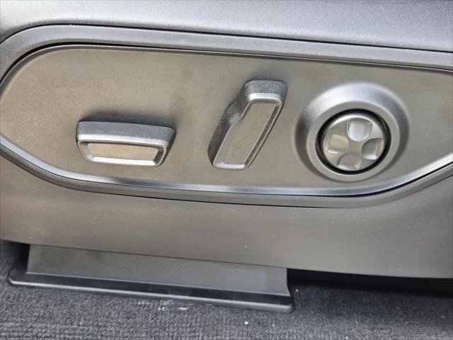 New 2026 Baltic Gray Metallic Clear-Coat Exterior Paint Jeep Limited image 20
