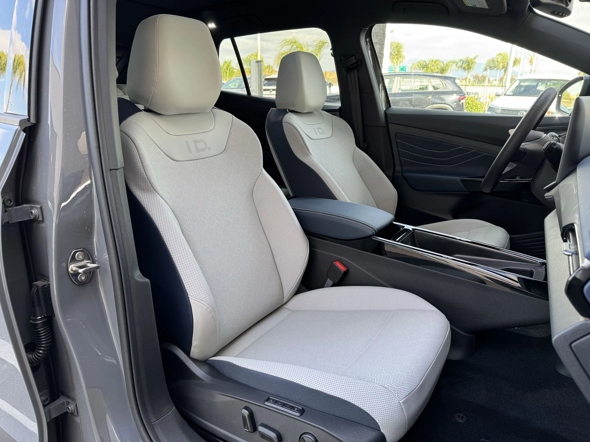 New 2026 Pure Gray w/Black Roof Volkswagen Pro S Plus image 34