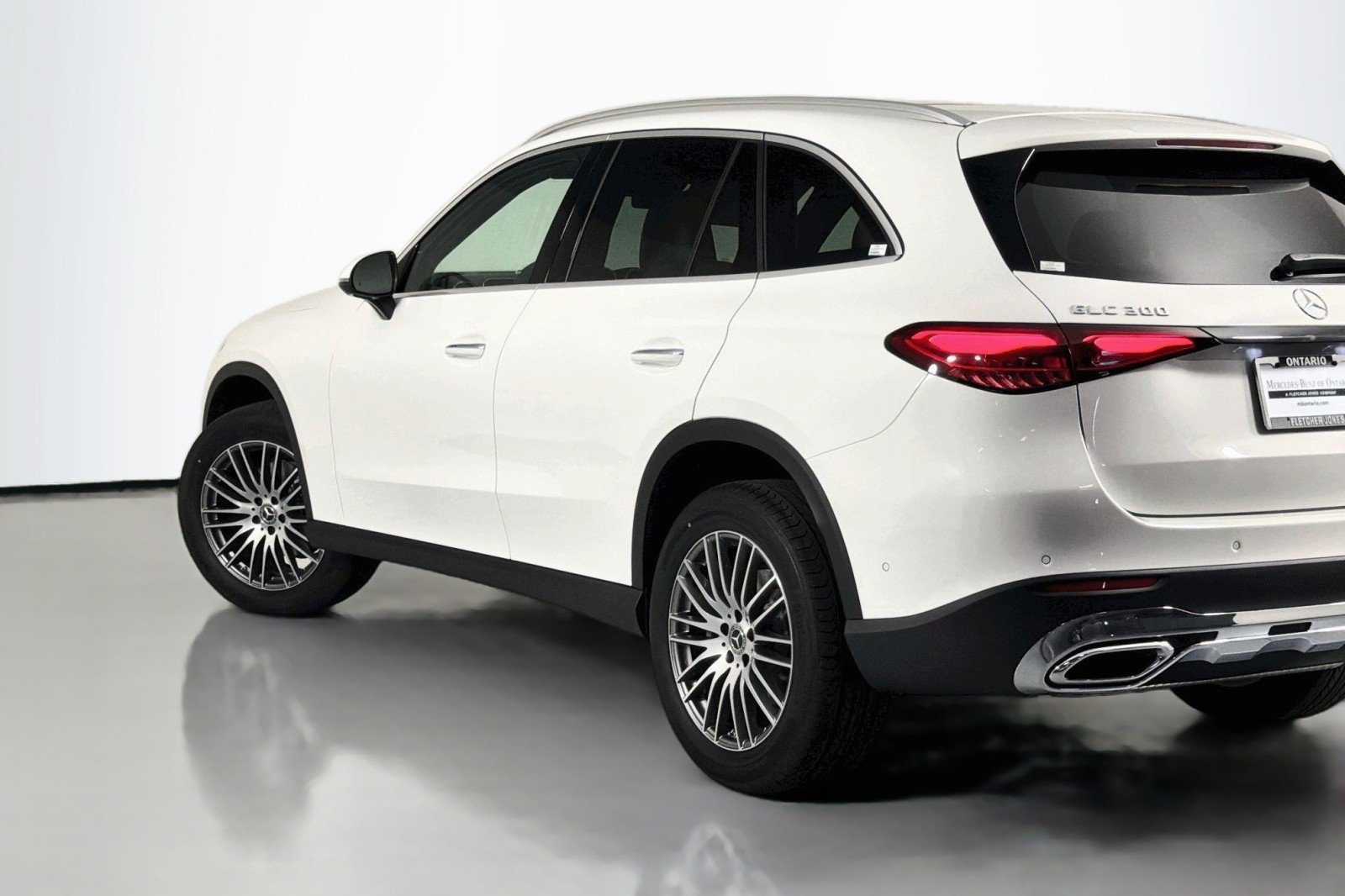 New 2026 Polar White Mercedes-Benz GLC 300 SUV image 14
