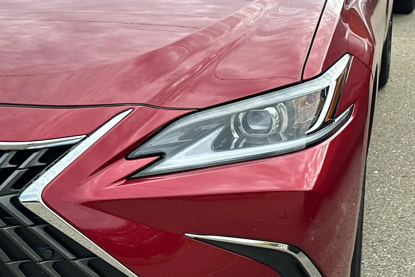 Certified Used 2024 Matador Red Mica Lexus  image 11