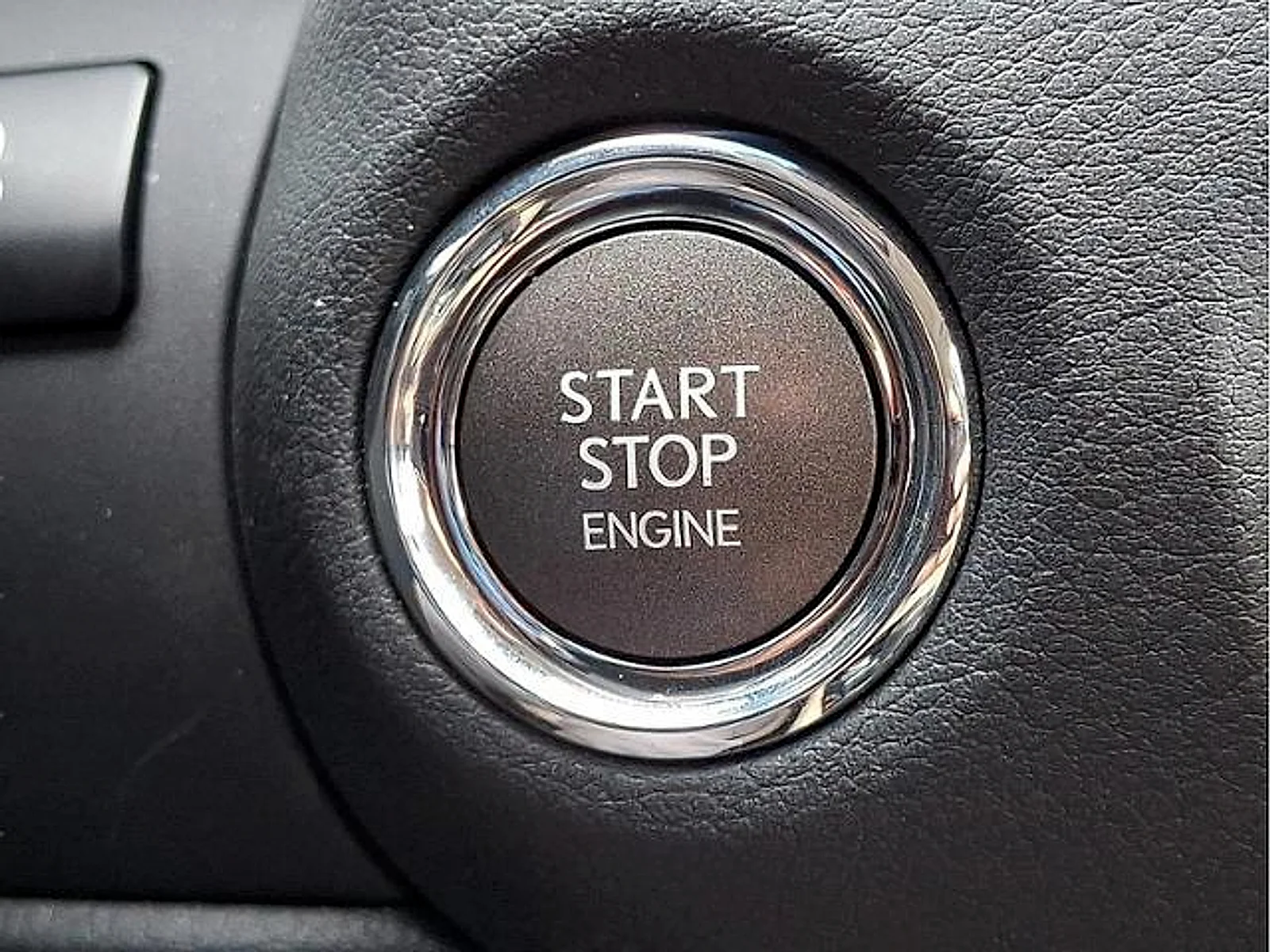 Used 2020 Atomic Silver Lexus  image 28