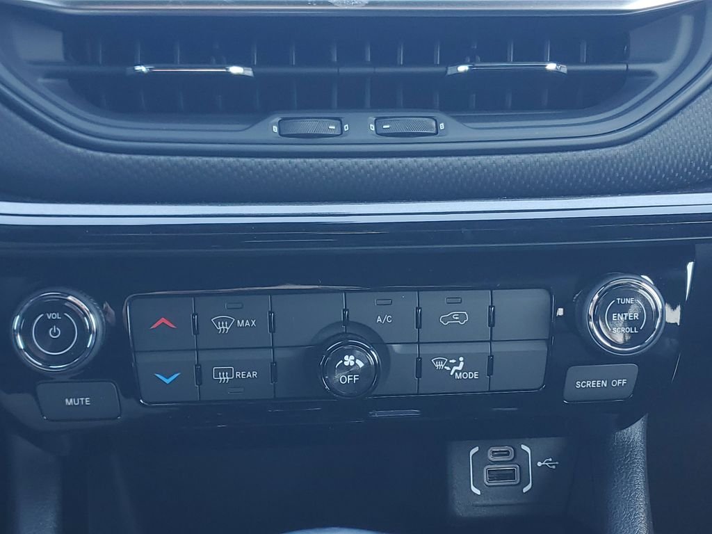 New 2026 Hydro Blue Pearlcoat Jeep Latitude image 27
