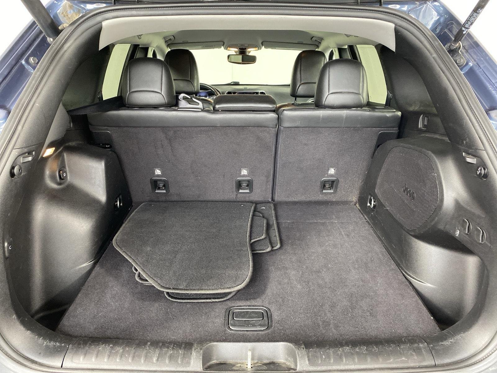 Used 2019 Blue Shade Pearlcoat Jeep Limited image 7