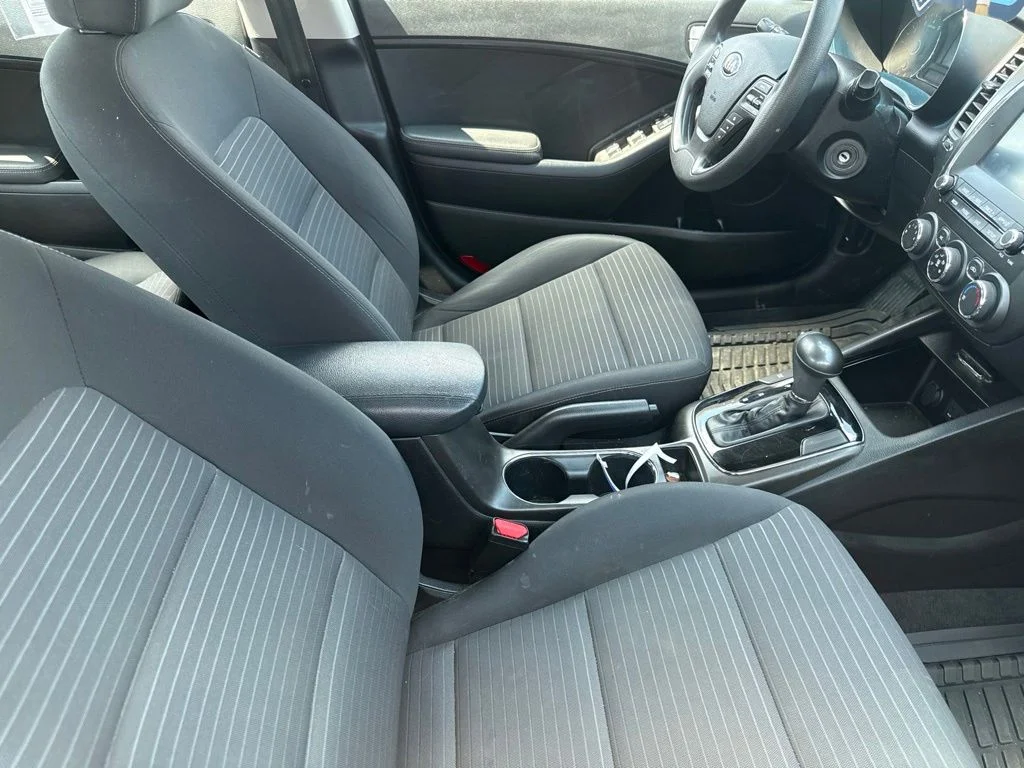 Used 2018 Red Kia LX image 25