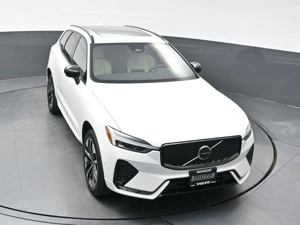 Used 2026 Crystal White Volvo Plus image 31