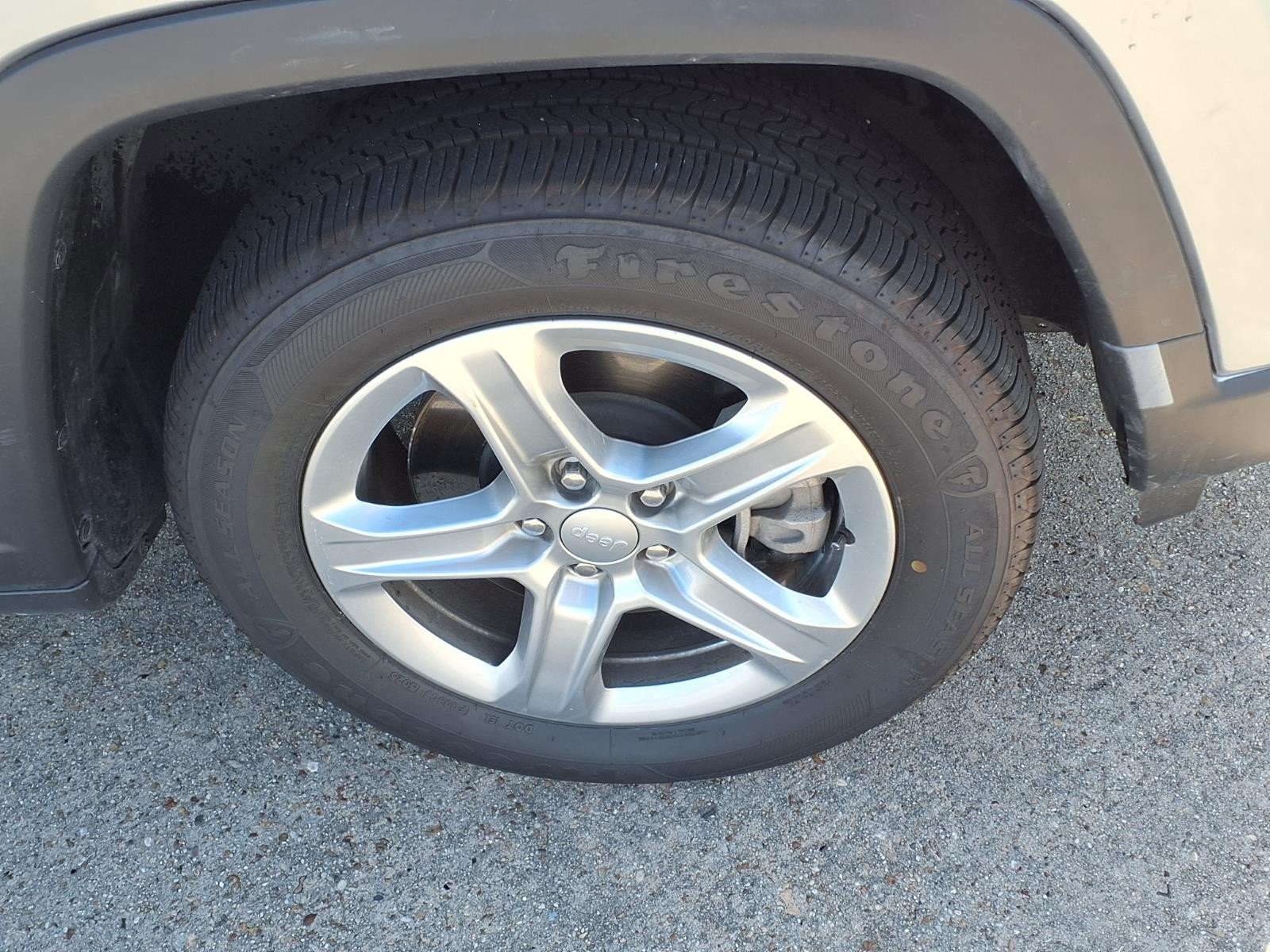 2024 Jeep Compass Latitude Silver at Robbins Nissan