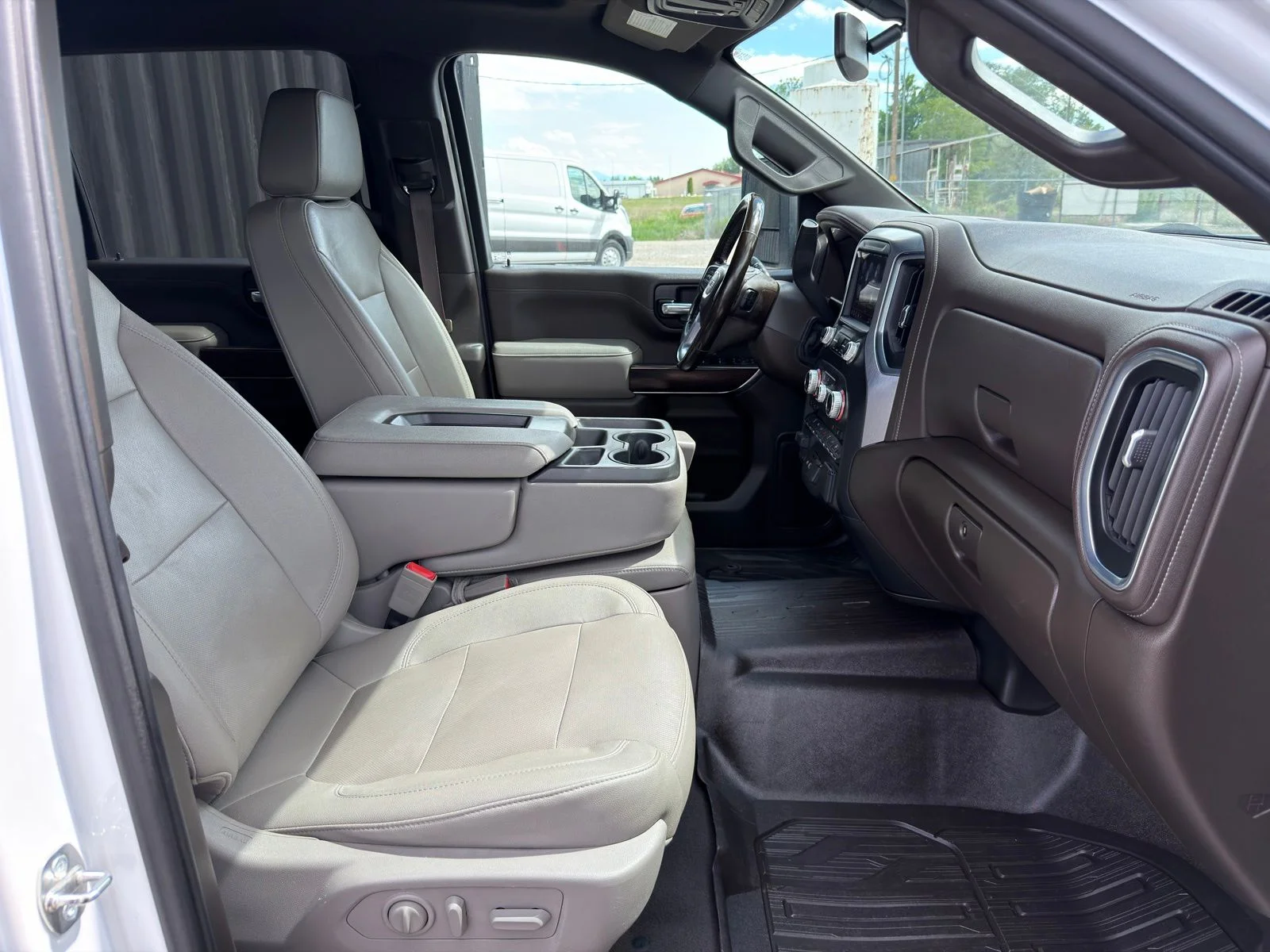 Used 2023 White GMC SLT image 38