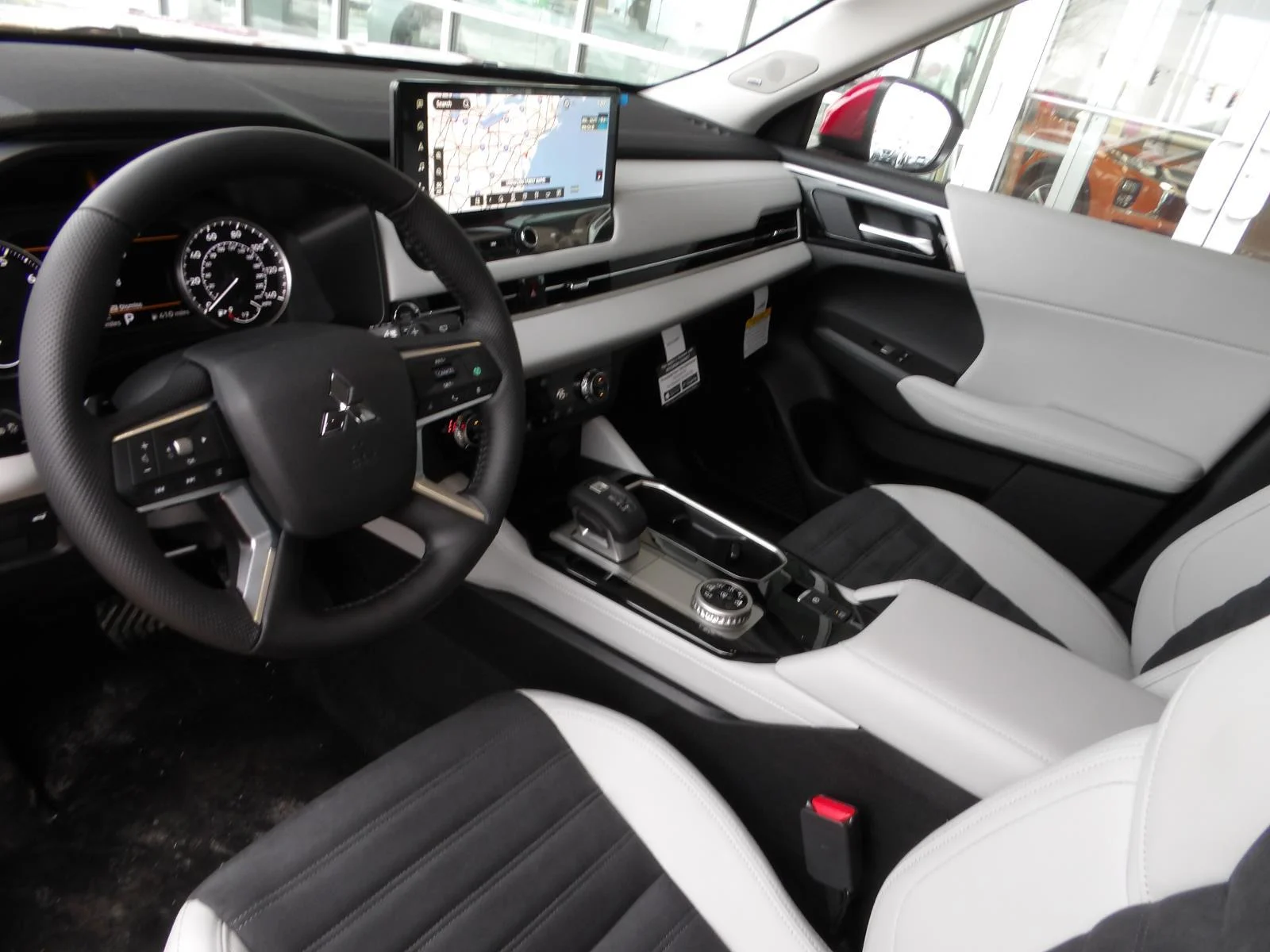 2026 Mitsubishi Outlander SE - Photo 13