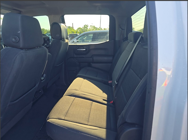 Used 2024 White Chevrolet Custom image 19
