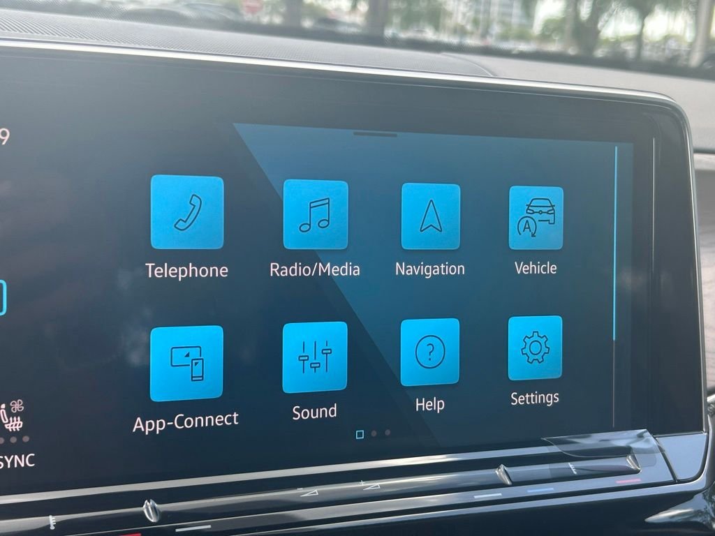 New 2026 Green Volkswagen 2.0T SE w/Technology image 15