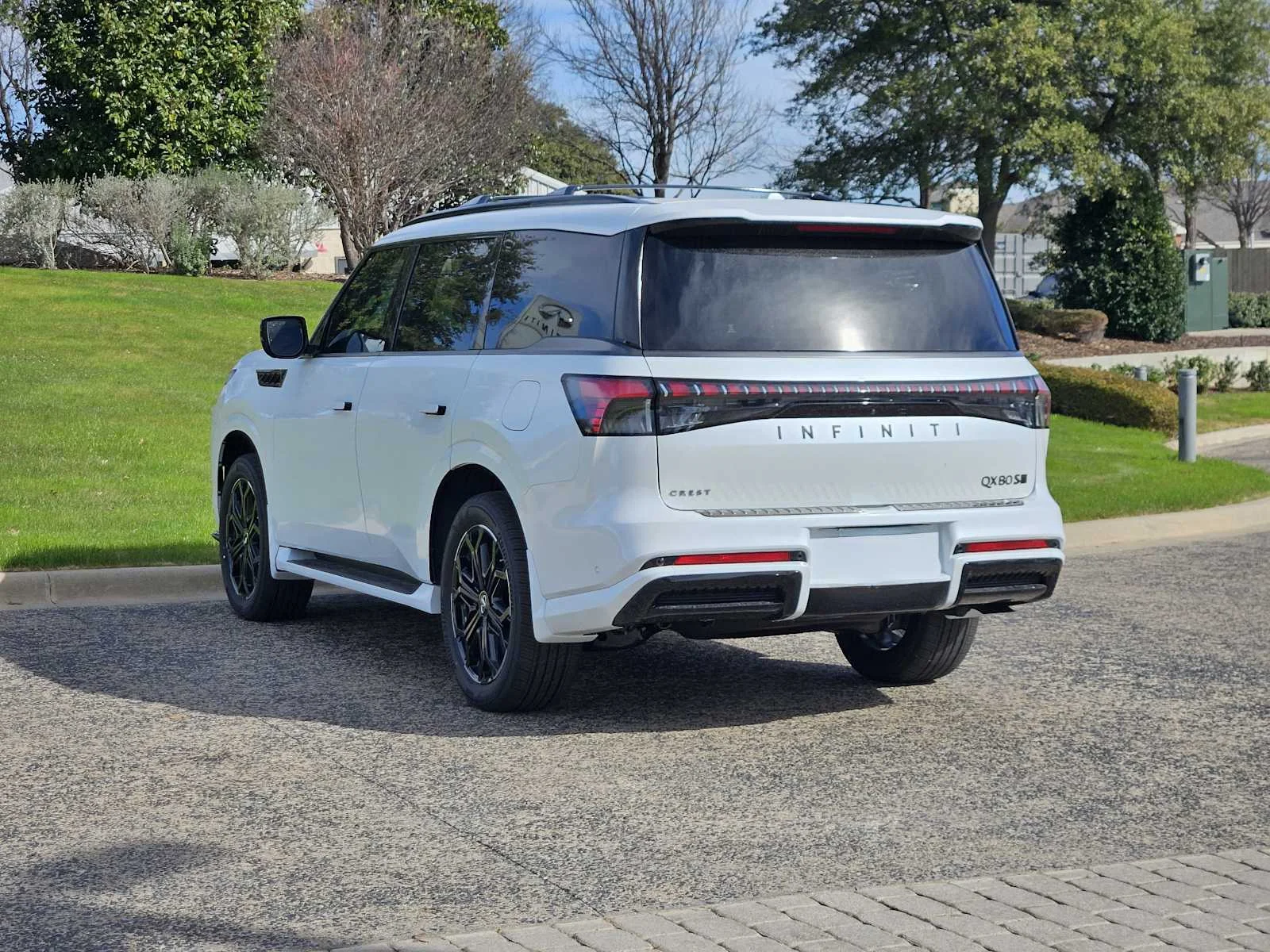 New 2026 RADIANT WHITE INFINITI Sport 4WD image 4
