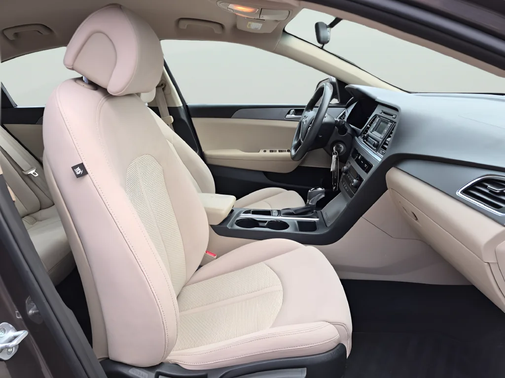 Used 2015 Brown Hyundai SE image 33