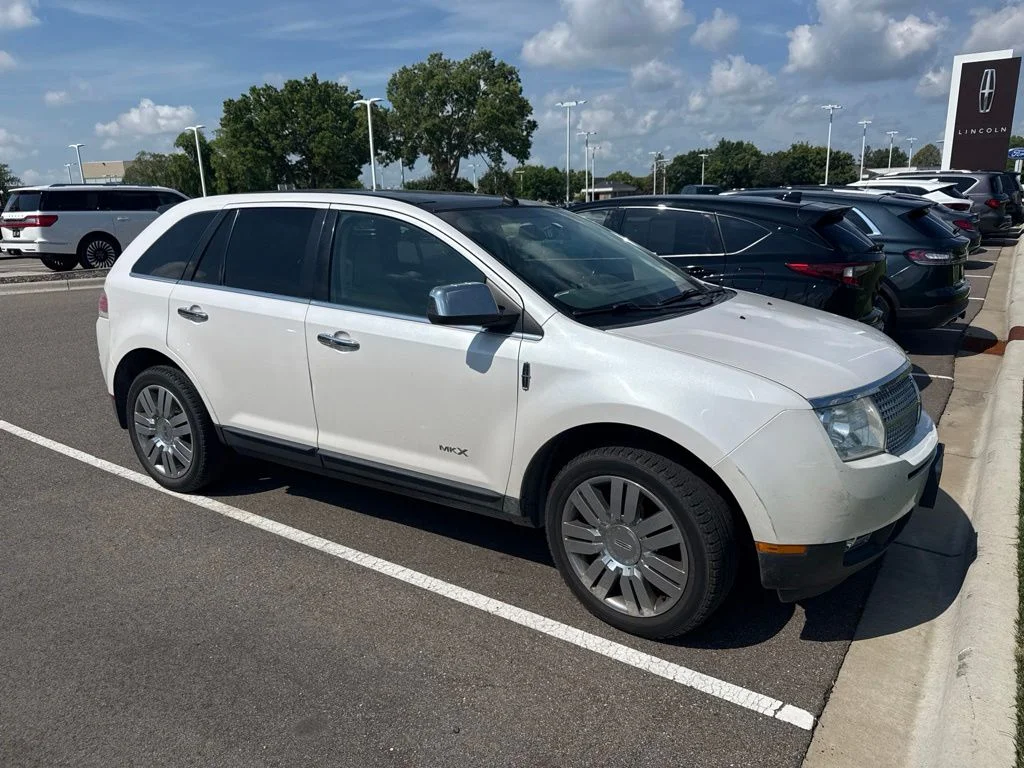 Used 2009  Lincoln Base image 3