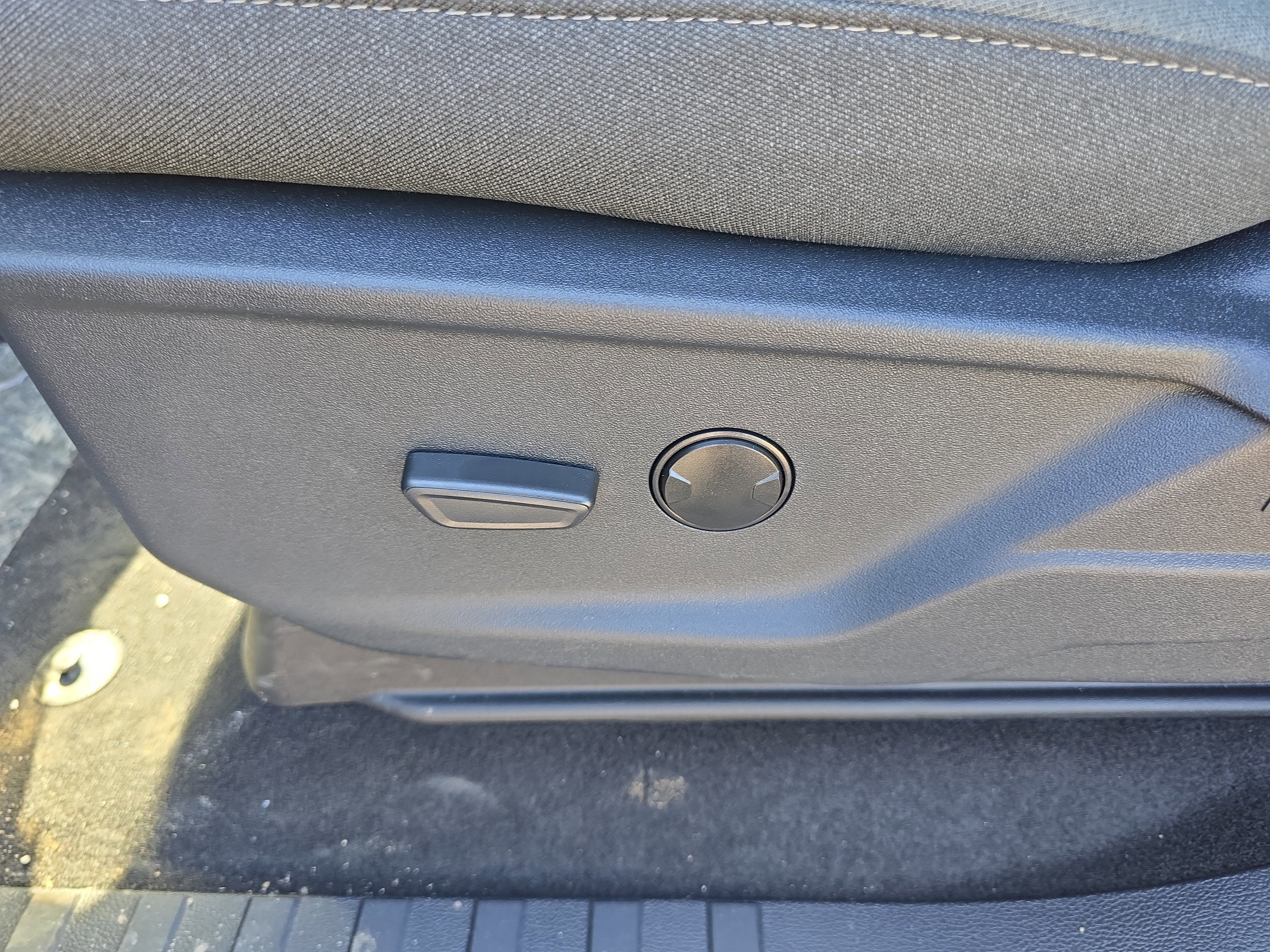 New 2026 Carbonized Gray Metallic Ford XLT image 11