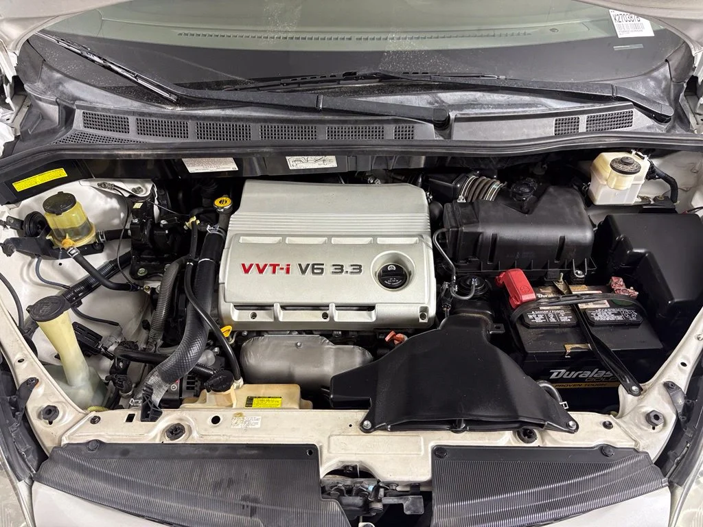 Used 2006 White Toyota XLE image 39