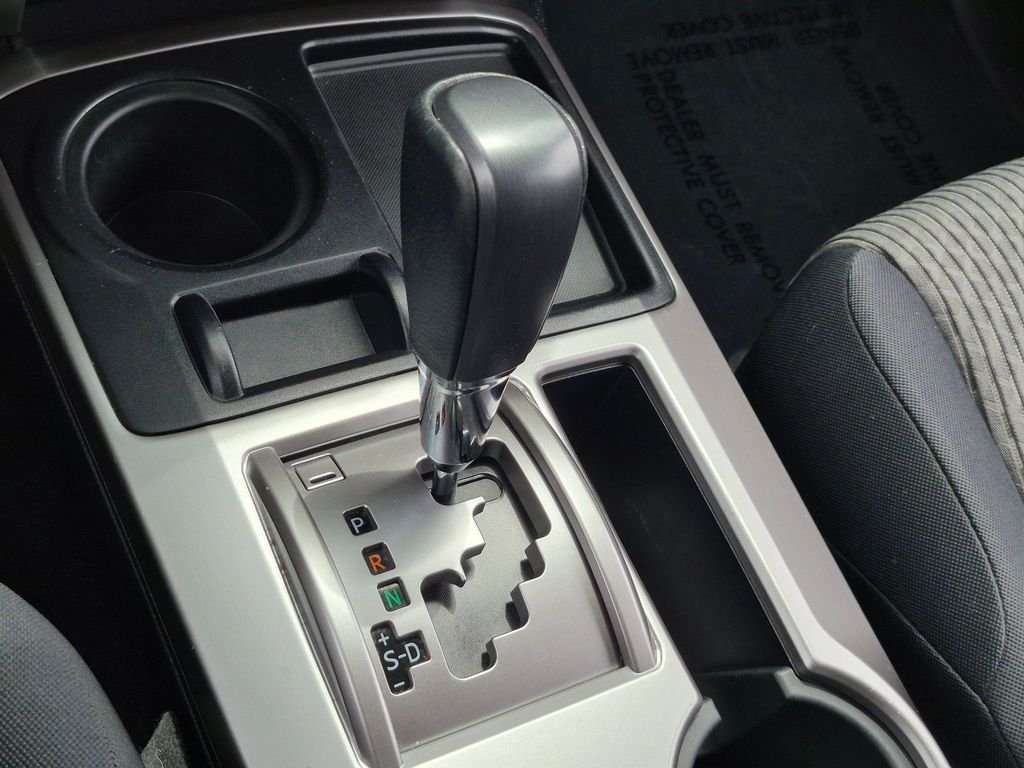 Used 2016 White Toyota SR5 image 10