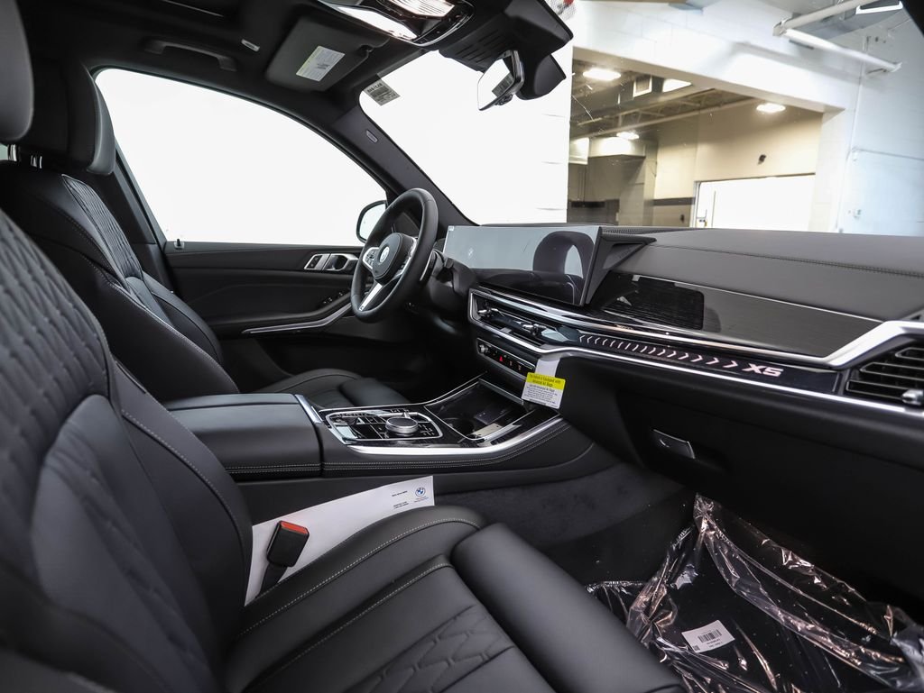 New 2026 Carbon Black Metallic BMW xDrive40i image 30